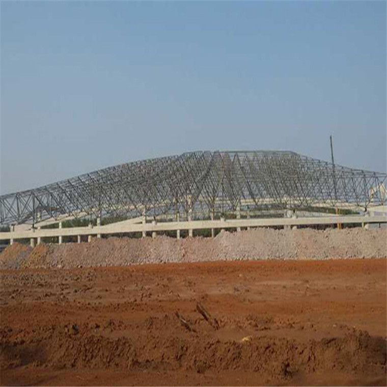 景田百岁山水厂网架建设